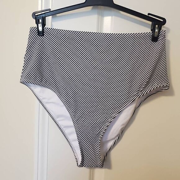NWT Cupshe Black and white diagonal stripe bikini bottoms - Picture 5 of 5